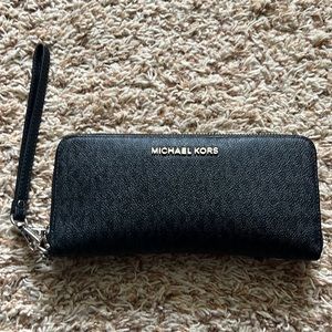 Michael Kors Wristlet/Wallet